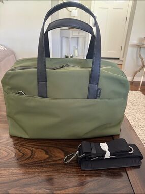 New AWAY The Everywhere Bag Olive Green Weekender Bag with Black Handles